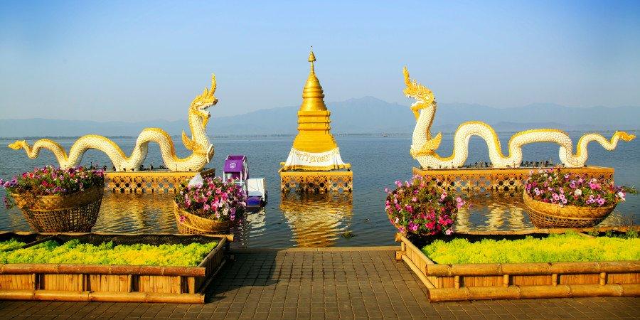 Pagoda sul Lago Phayao